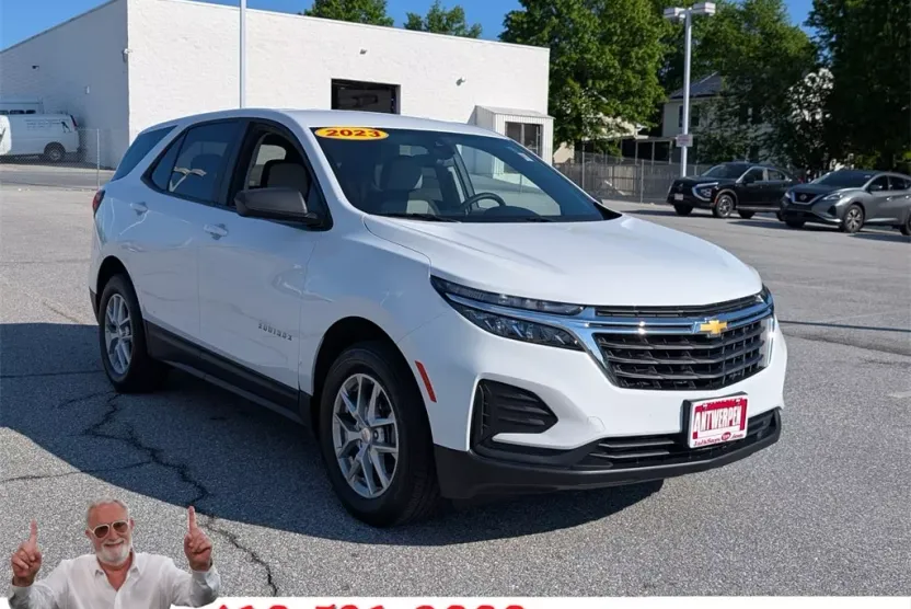 2023 Chevrolet Equinox LS photo 1