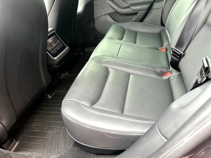 2022 Tesla Model S Plaid AWD photo 10