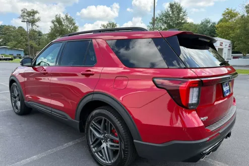 2025 Ford Explorer ST photo 3