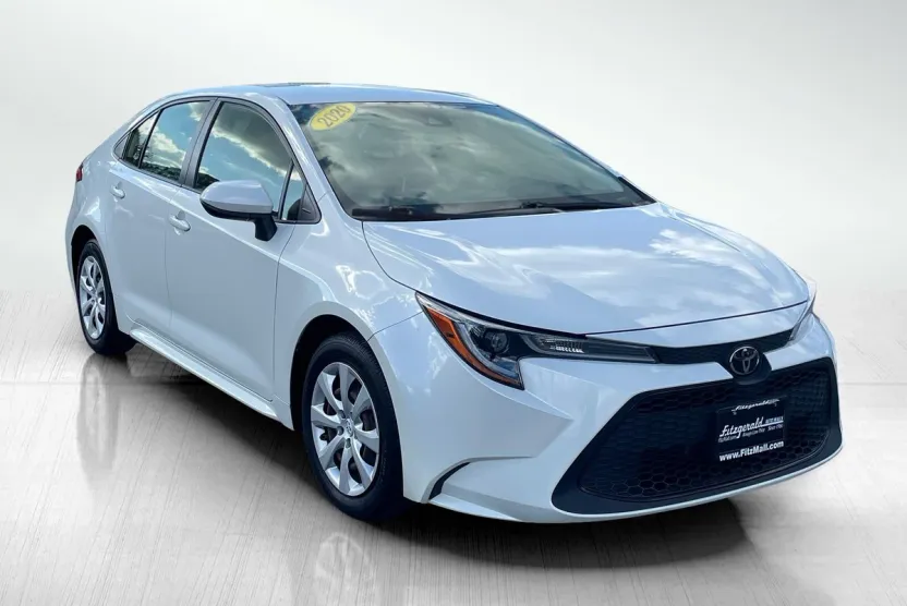 2020 Toyota Corolla LE photo 1