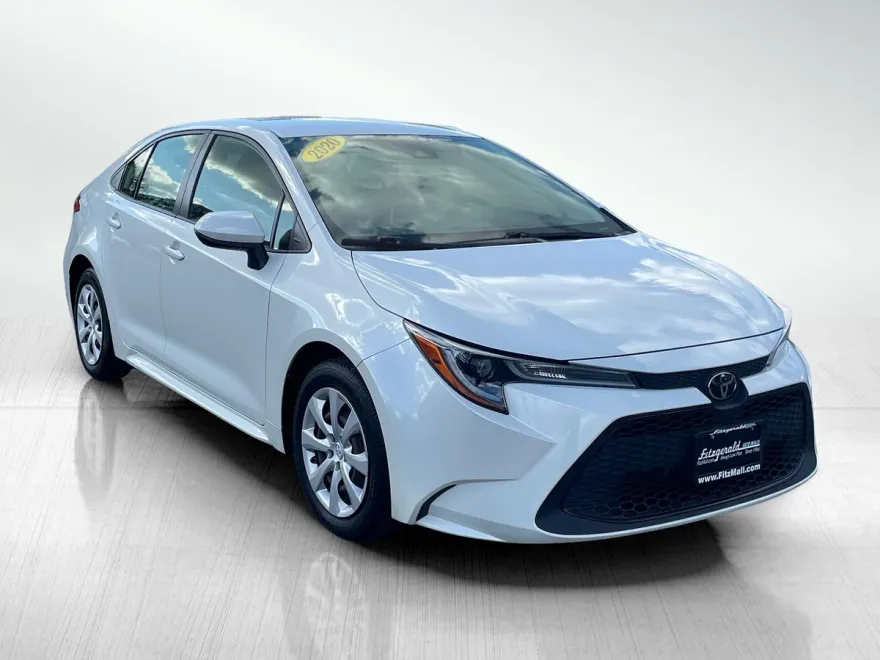 2020 Toyota Corolla LE photo 1
