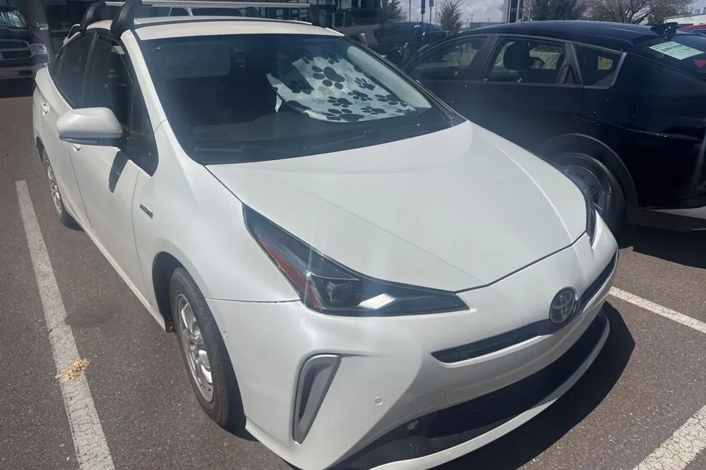 2020 Toyota Prius LE AWD-e photo 1