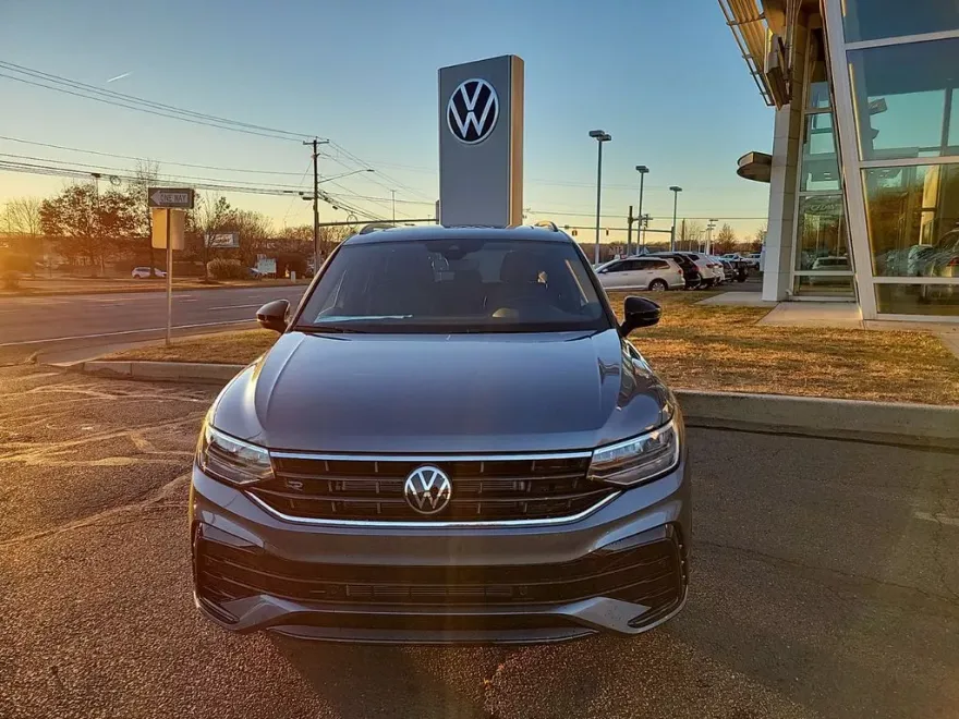 2024 Volkswagen Tiguan SE R-Line Black photo 1
