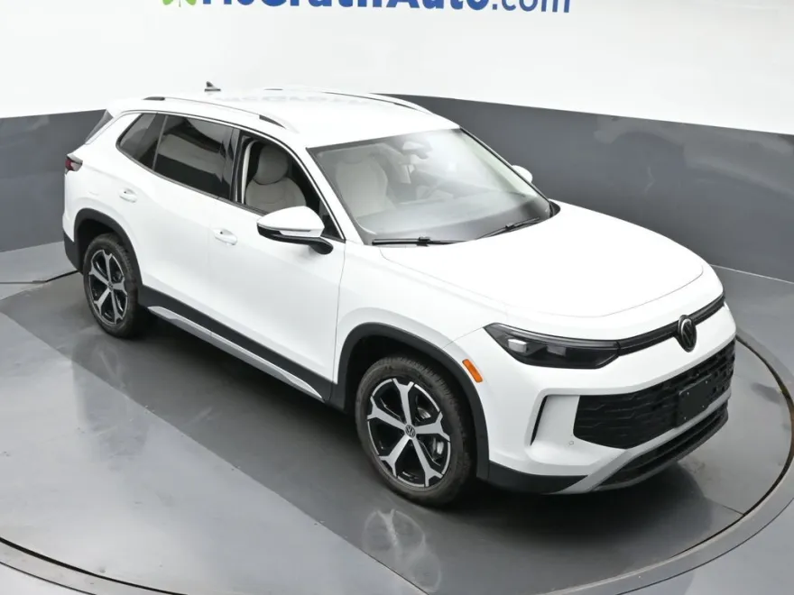 2025 Volkswagen Tiguan SE photo 1