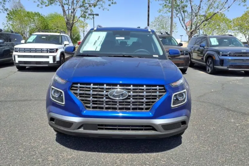 2025 Hyundai Venue Limited photo 1