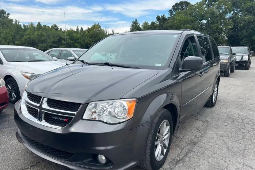 2015 Dodge Grand Caravan SXT Plus photo 1