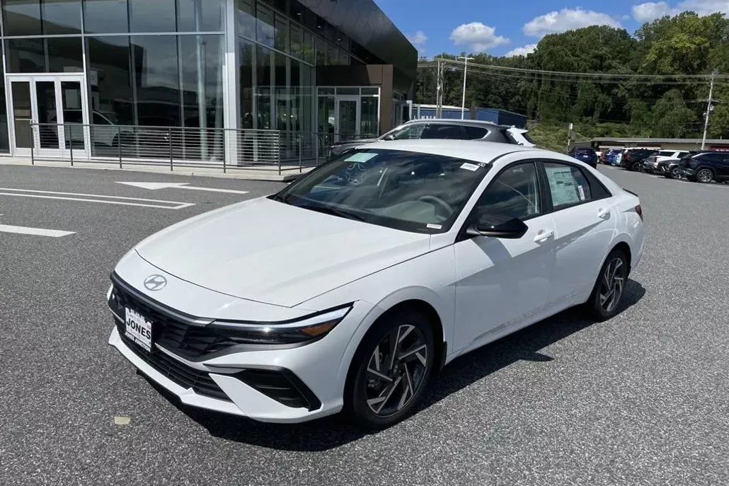 2025 Hyundai Elantra SEL Sport photo 1