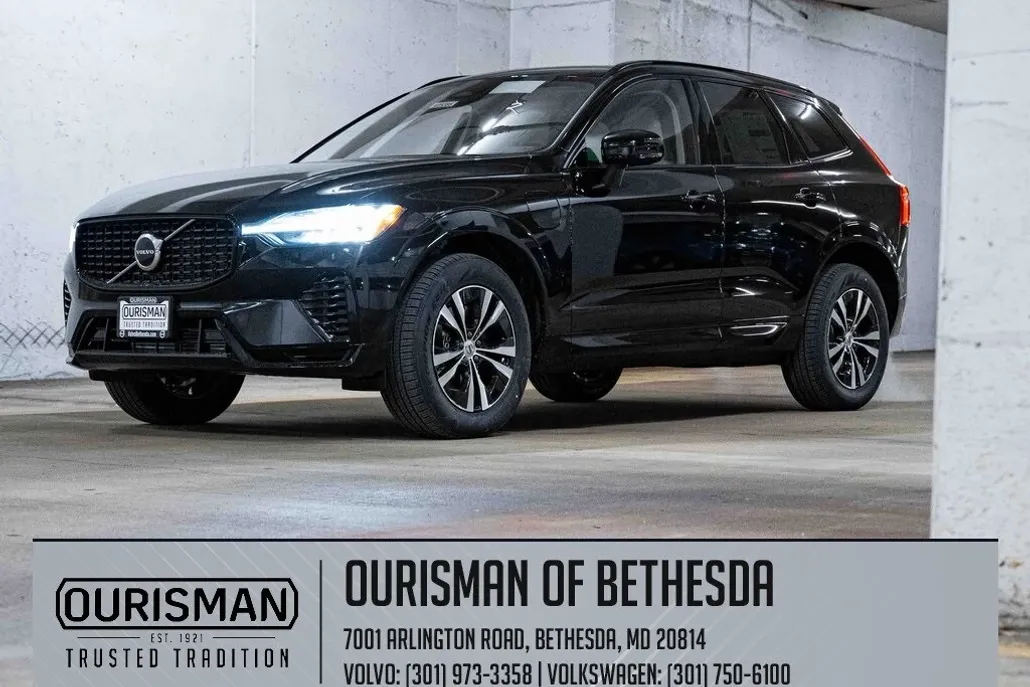 2025 Volvo XC60 T8 Core photo 1