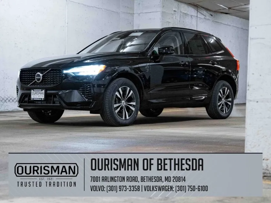 2025 Volvo XC60 T8 Core photo 1