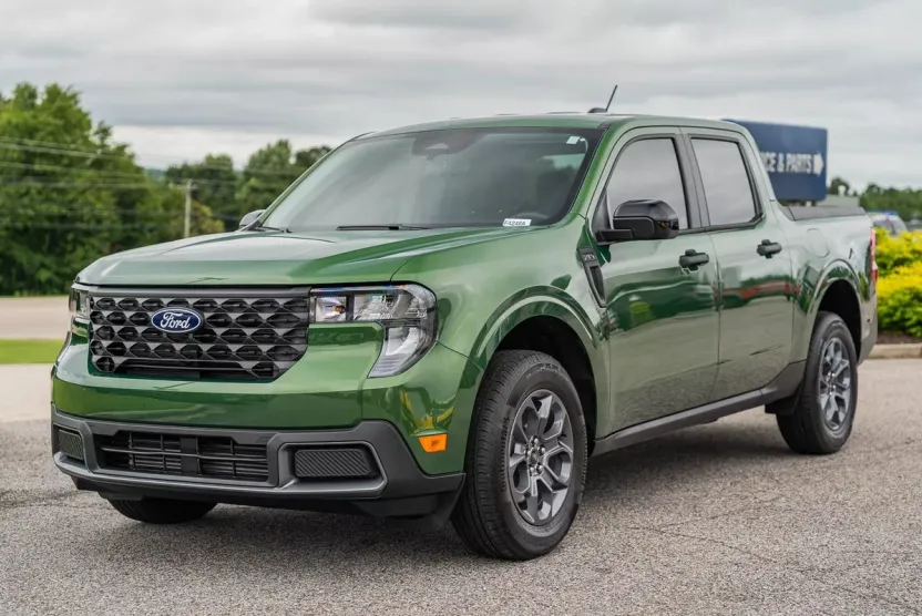 2025 Ford Maverick XLT photo 1