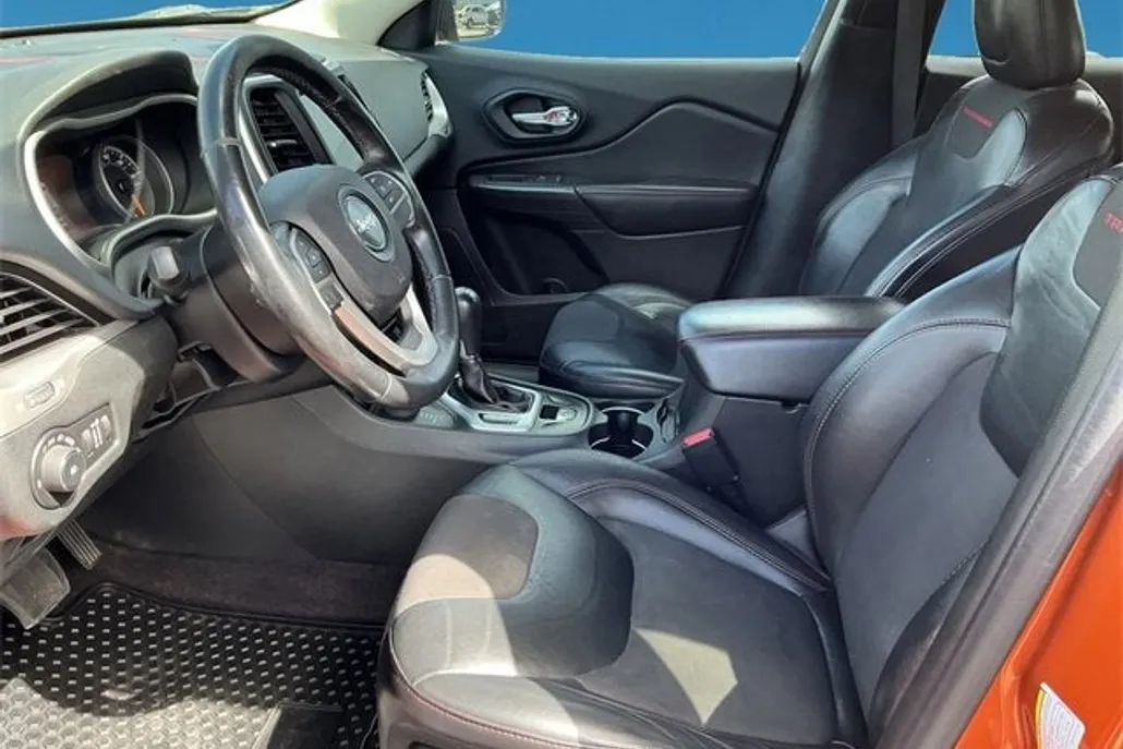 2016 Jeep Cherokee Trailhawk photo 1