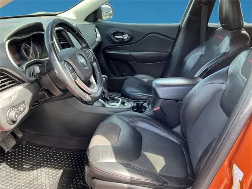 2016 Jeep Cherokee Trailhawk photo 1