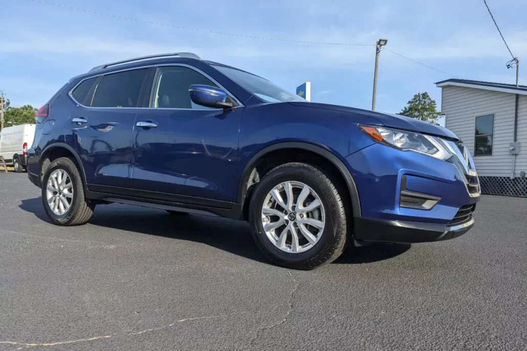 2020 Nissan Rogue SV photo 1