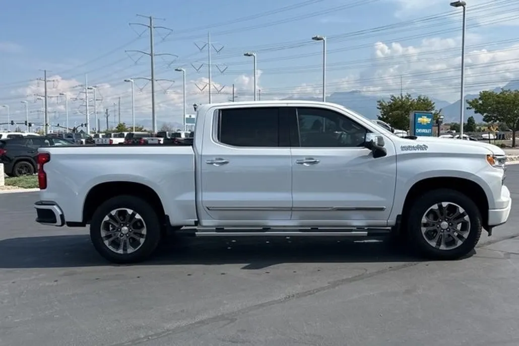 2022 Chevrolet Silverado 1500 High Country photo 1
