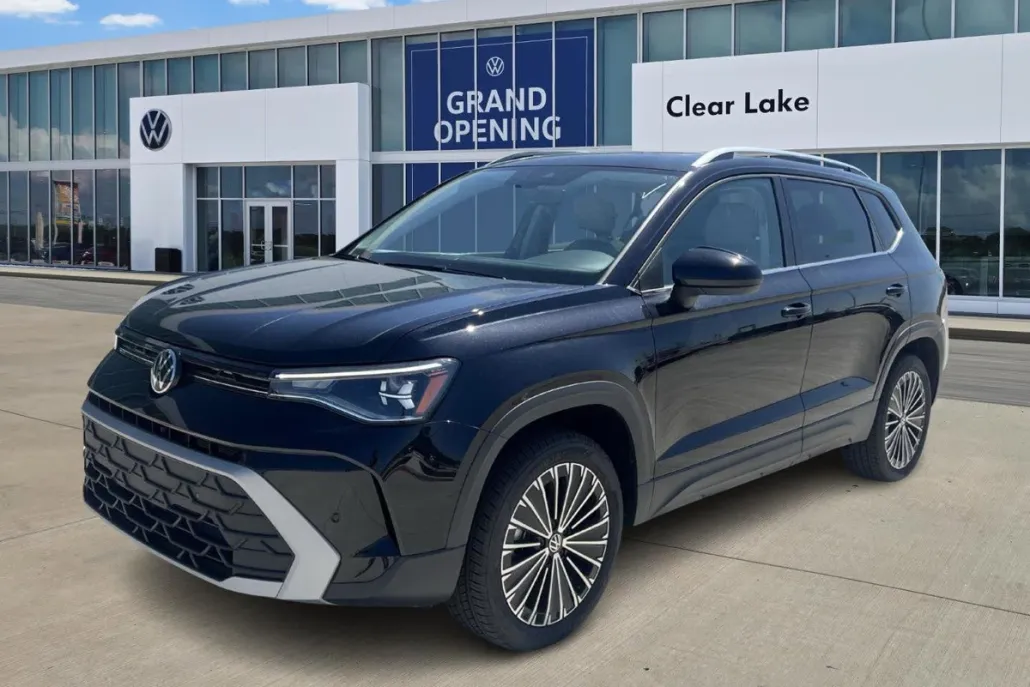 2025 Volkswagen Taos SE photo 1