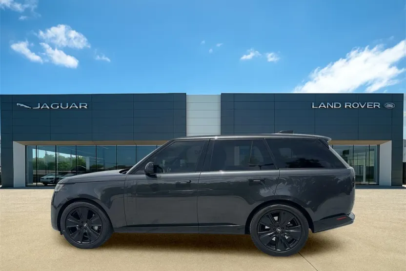 2024 Land Rover Range Rover SE photo 1