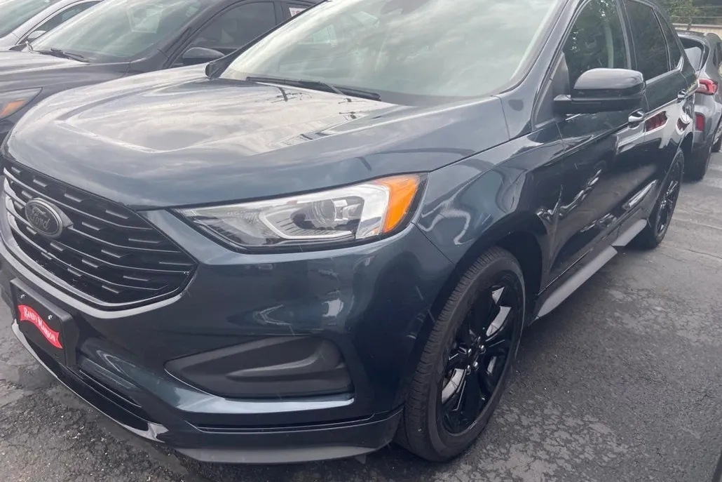 2022 Ford Edge SE photo 1