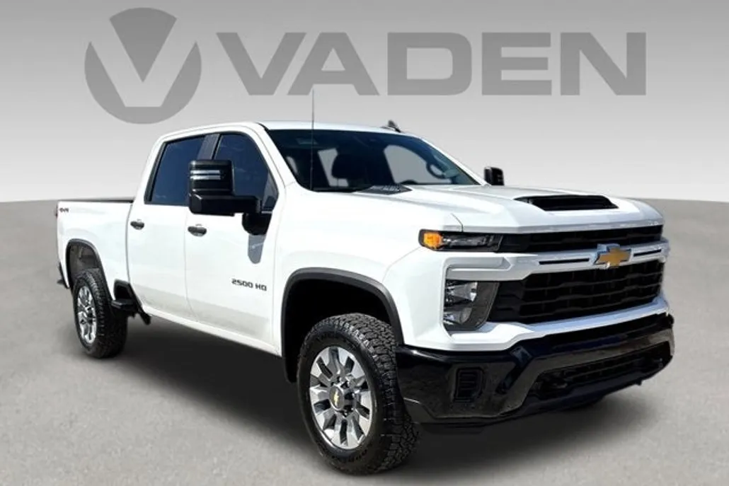 2025 Chevrolet Silverado 2500HD Custom photo 1