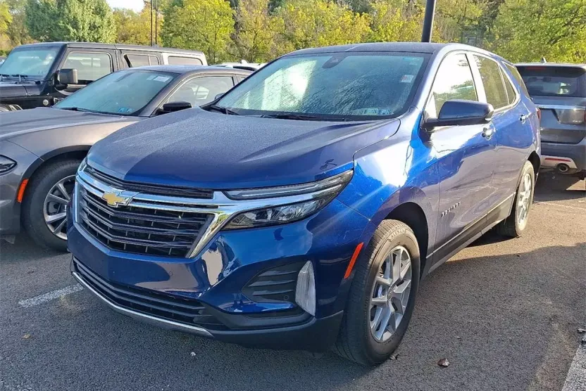 2023 Chevrolet Equinox LT photo 1
