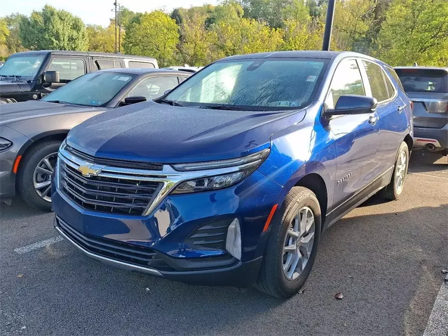 2023 Chevrolet Equinox LT photo 1