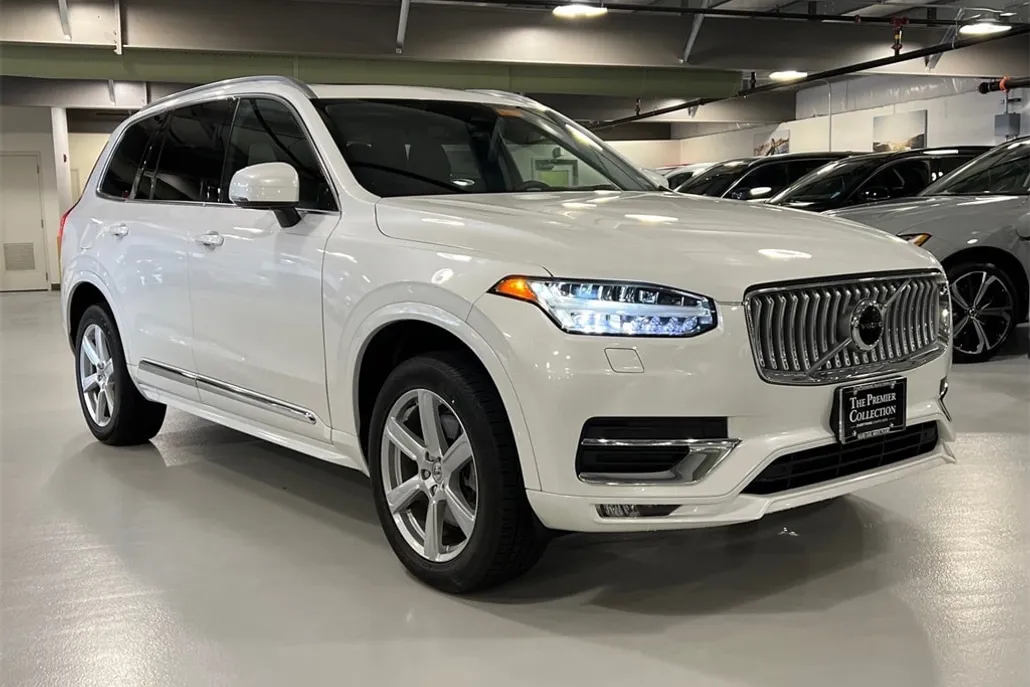 2024 Volvo XC90 B5 Core photo 1
