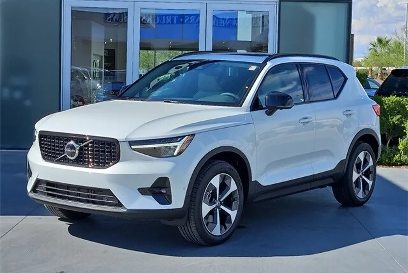 2026 Volvo XC40 Plus photo 1