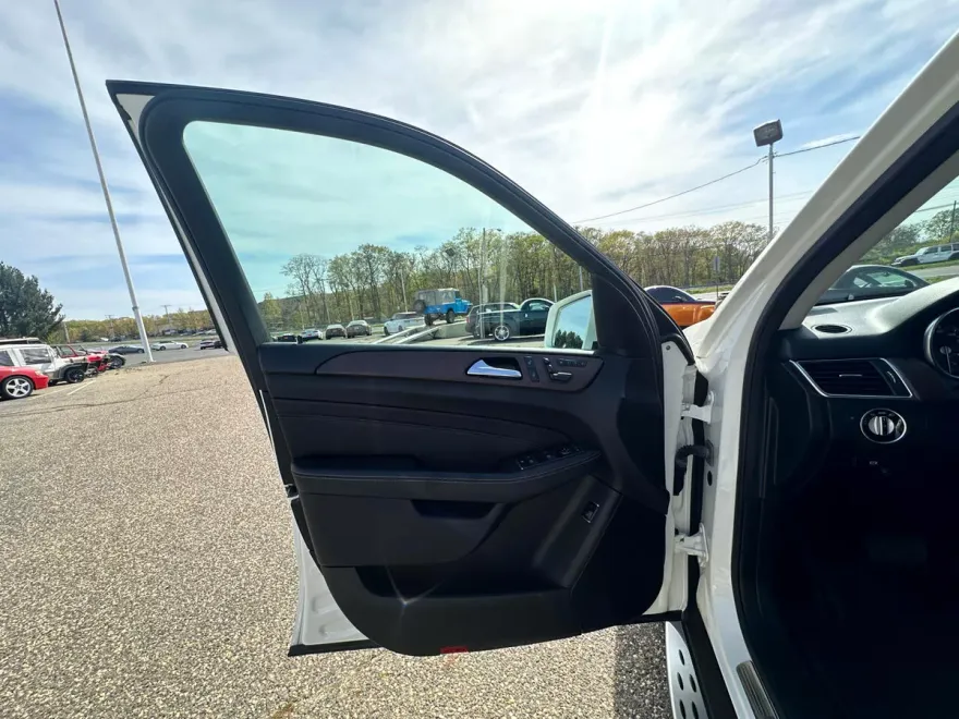 2015 Mercedes Benz ML 4MATIC 350 photo 24
