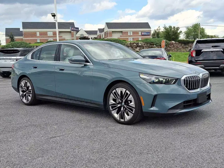 2024 Bmw 530i xDrive Sedan photo 1