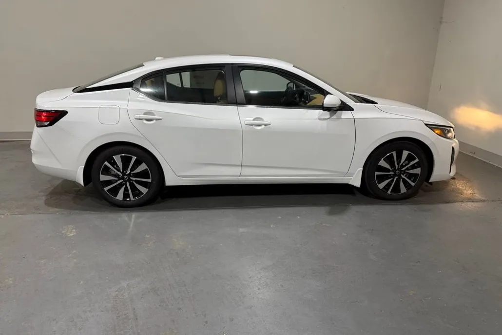 2025 Nissan Sentra SV photo 1
