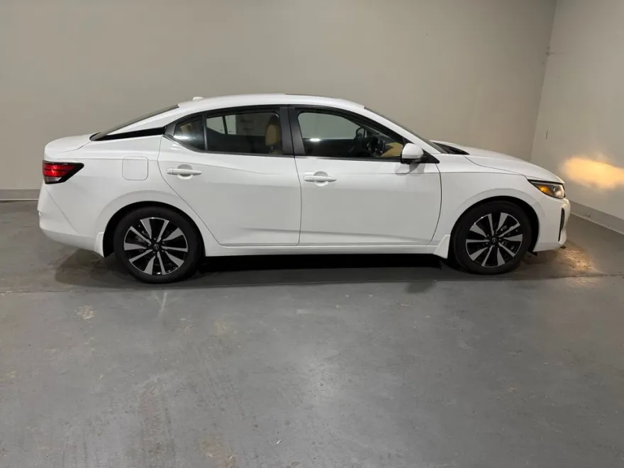 2025 Nissan Sentra SV photo 1