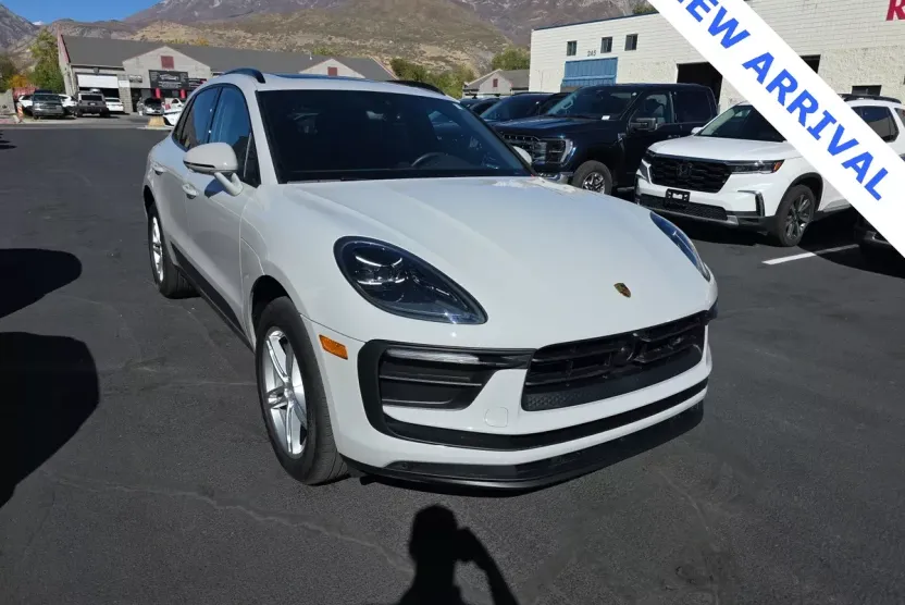 2024 Porsche Macan T photo 1