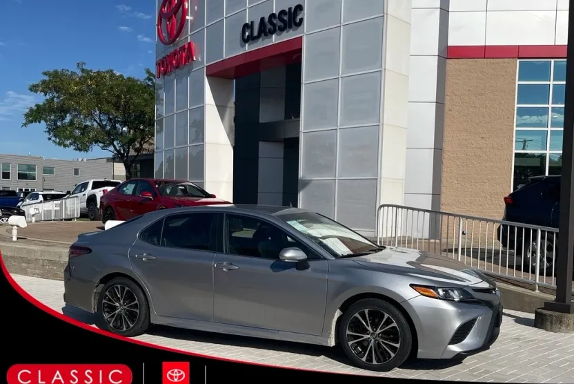 2018 Toyota Camry SE XLE photo 1