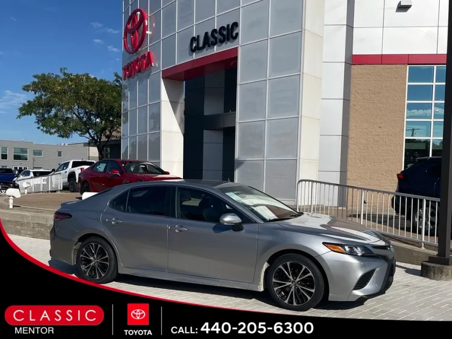 2018 Toyota Camry SE XLE photo 1