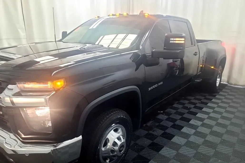 2021 Chevrolet Silverado 3500HD LT photo 1