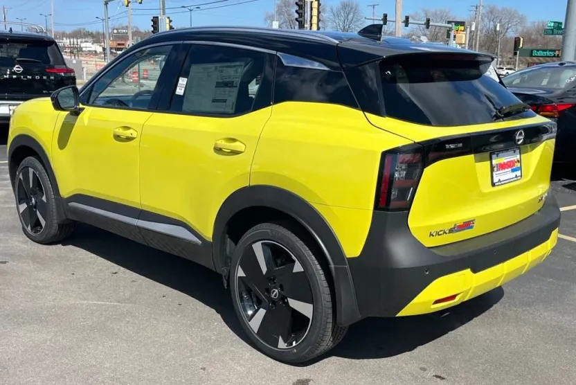 2025 Nissan Kicks SR photo 1