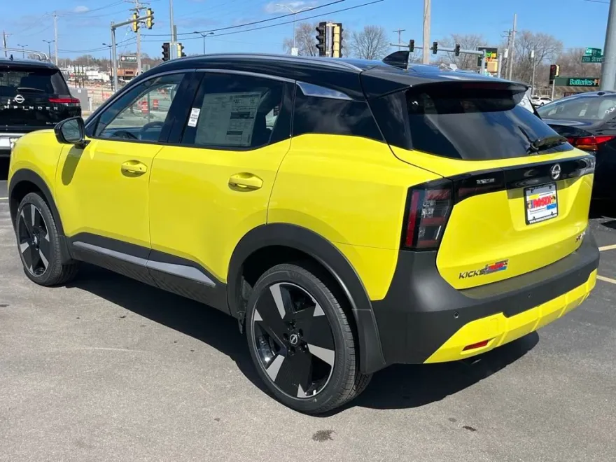 2025 Nissan Kicks SR photo 1