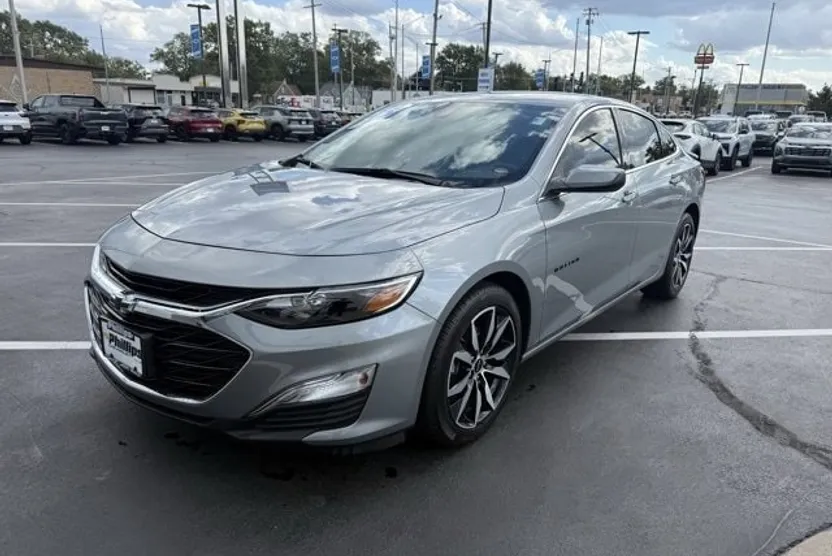 2025 Chevrolet Malibu RS photo 1