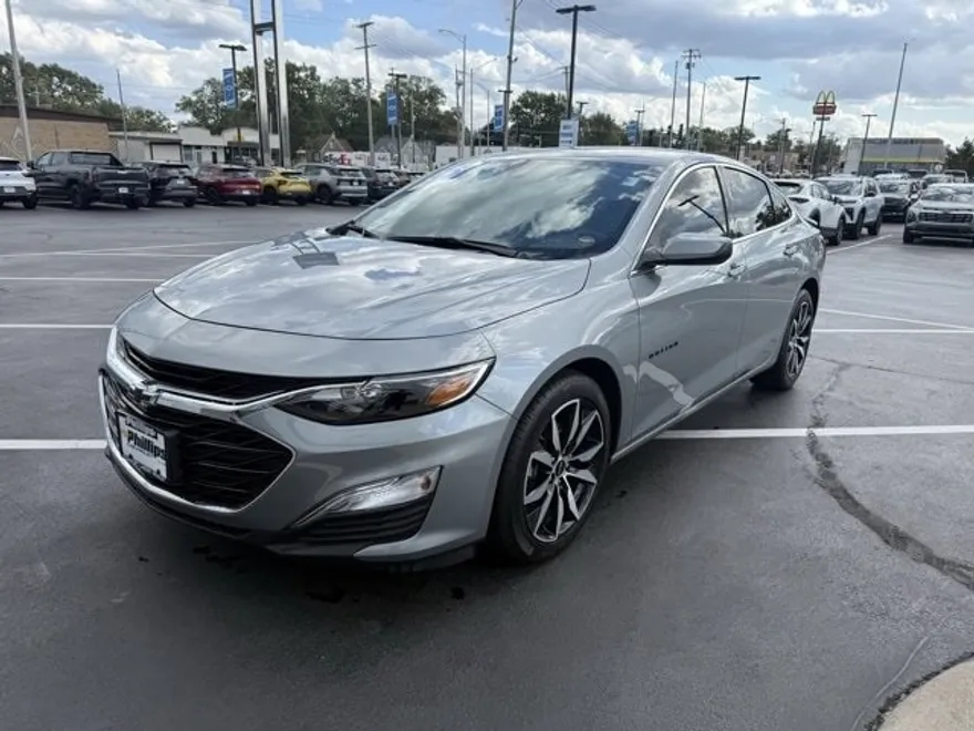 2025 Chevrolet Malibu RS photo 1