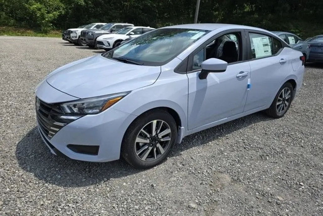 2025 Nissan Versa 1.6 SV photo 1