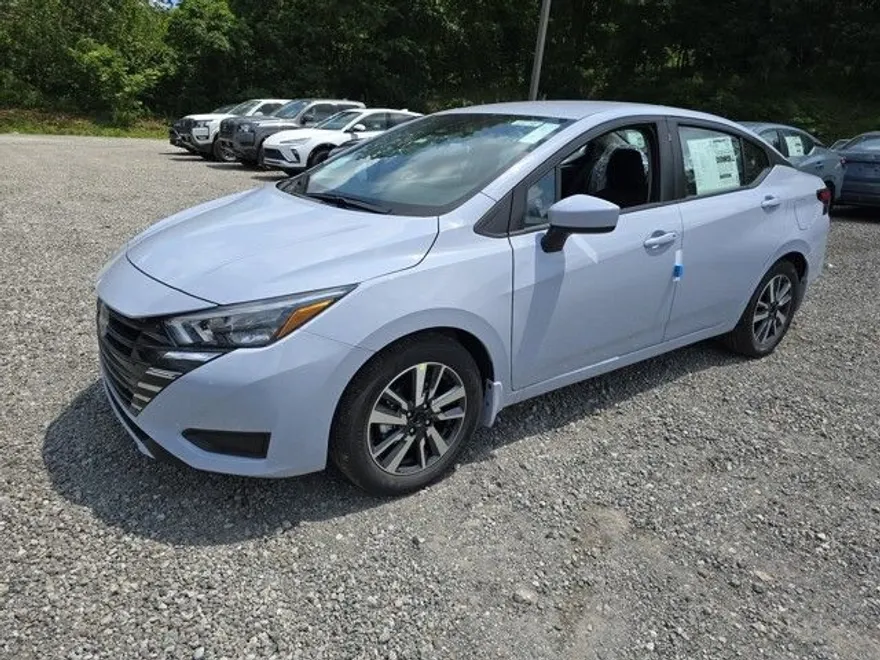 2025 Nissan Versa 1.6 SV photo 1