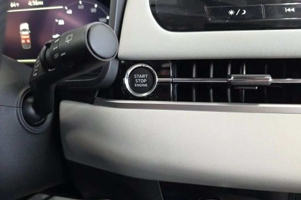 2025 Mitsubishi Outlander SEL photo 1