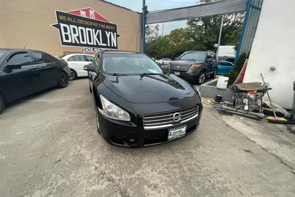 2011 Nissan Maxima SV Sport photo 1