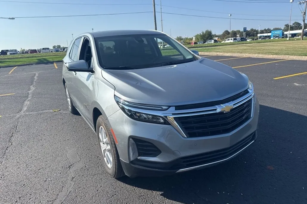 2024 Chevrolet Equinox LT photo 1