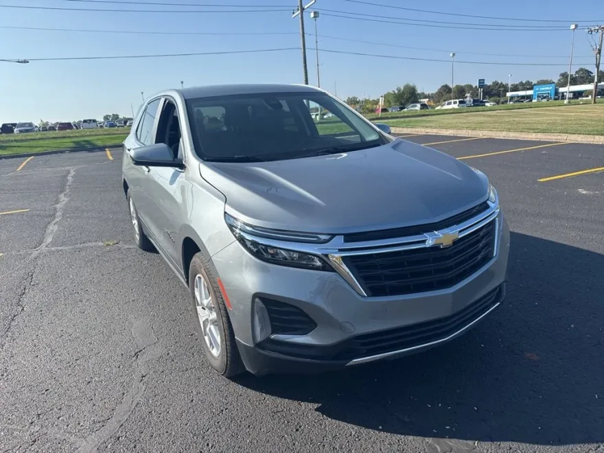 2024 Chevrolet Equinox LT photo 1