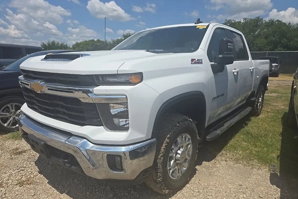 2024 Chevrolet Silverado 2500HD LT photo 1