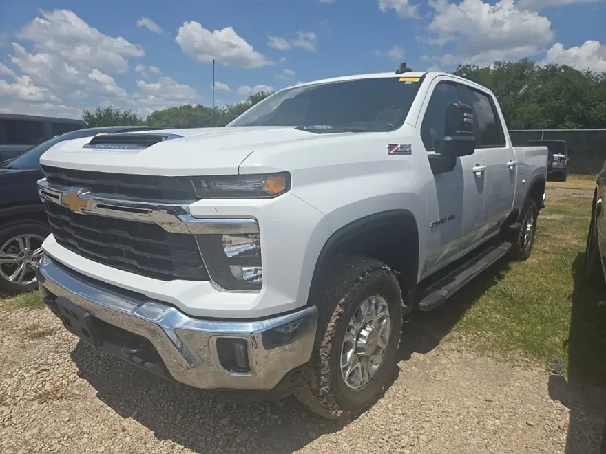 2024 Chevrolet Silverado 2500HD LT photo 1