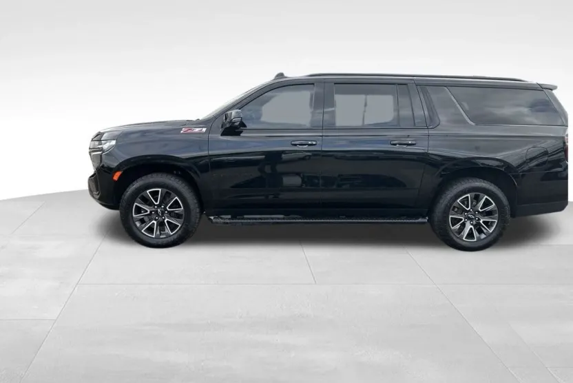 2022 Chevrolet Suburban Z71 photo 1