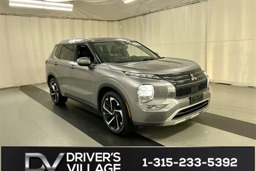 2022 Mitsubishi Outlander SEL photo 1