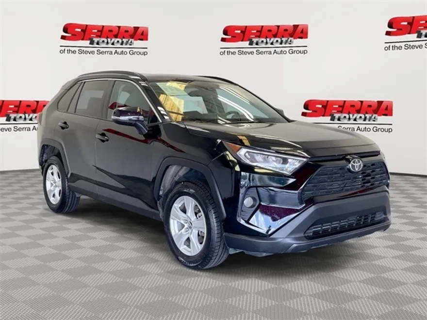 2020 Toyota RAV4 XLE photo 1