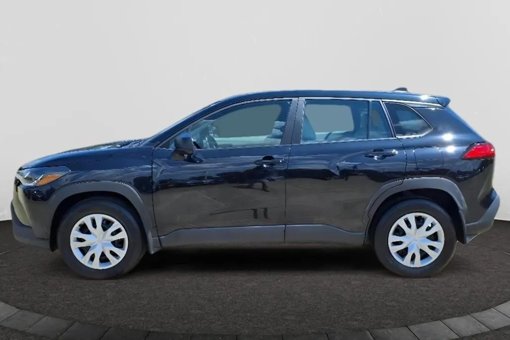 2023 Toyota Corolla Cross L photo 1